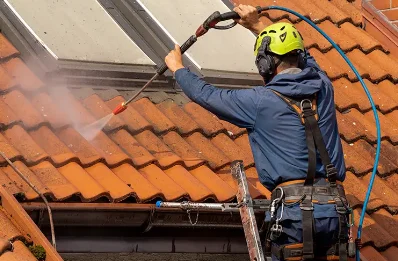Démoussage et hydrofuge de toiture à Issus
